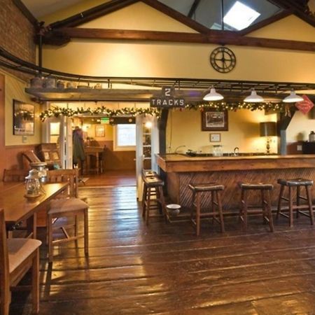 Riley'S Railhouse Bed & Breakfast Честъртън Екстериор снимка