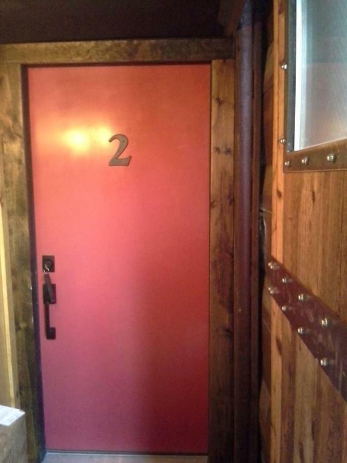 Riley'S Railhouse Bed & Breakfast Честъртън Екстериор снимка
